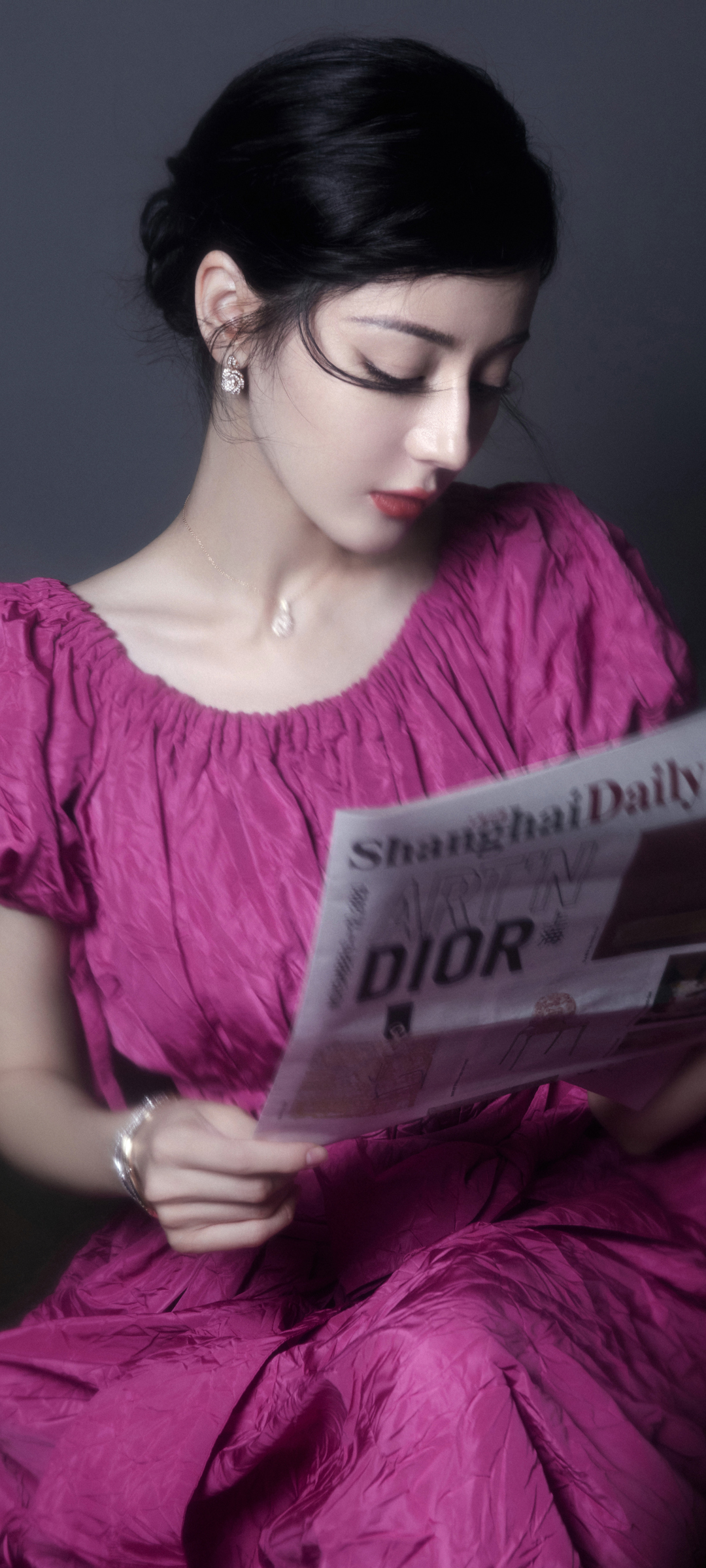迪丽热巴 紫色裙子 高清美女手机壁纸 配图01